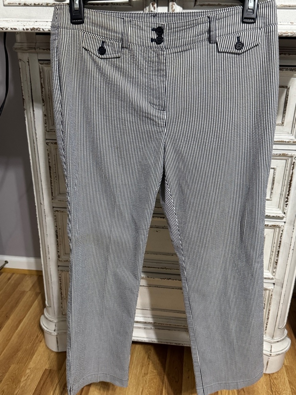 Jones New York Navy and White Pinstripe Seer Sucker Straight Leg Pants 10
